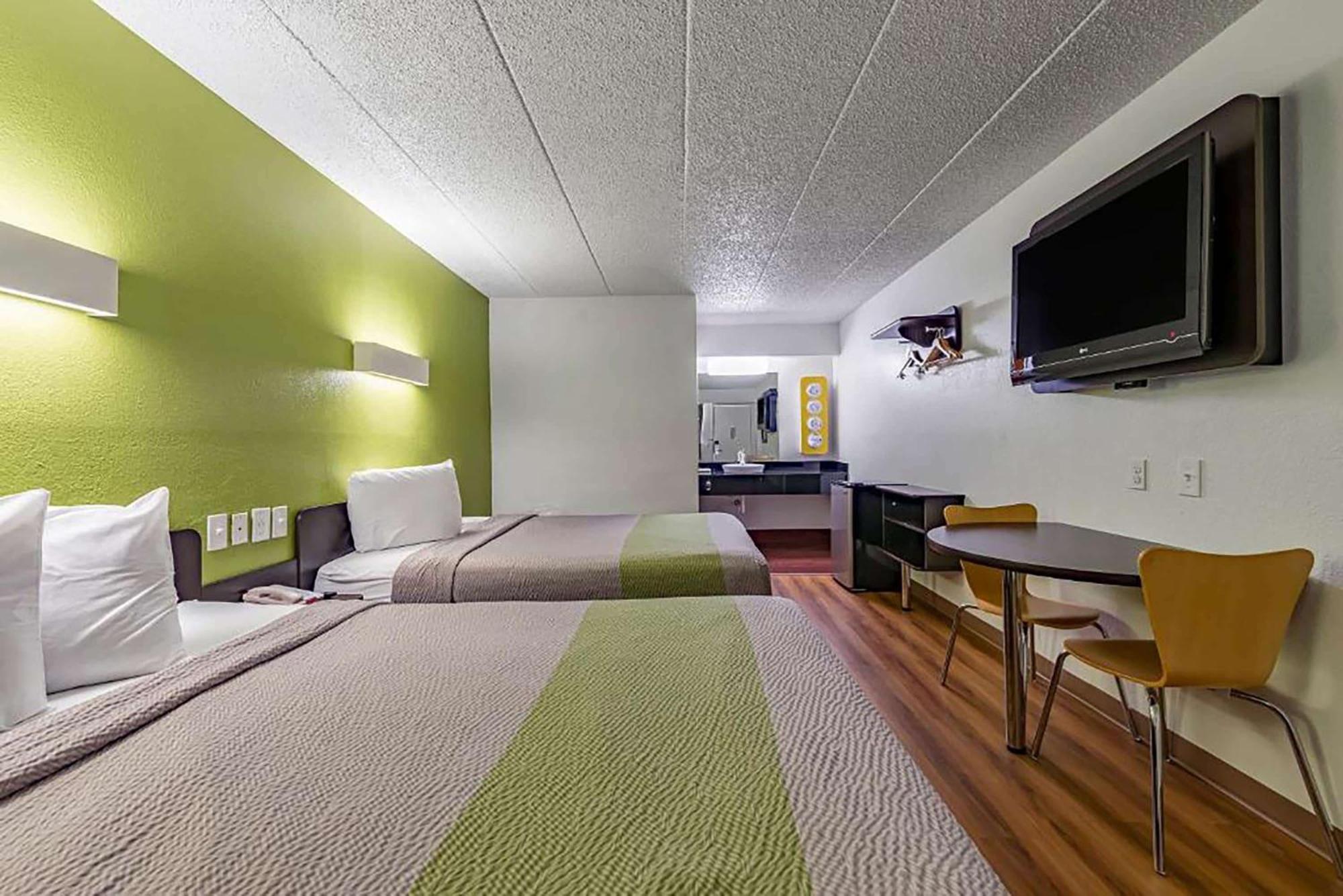 Days Inn By Wyndham Cincinnati I-71 Silverton Eksteriør billede