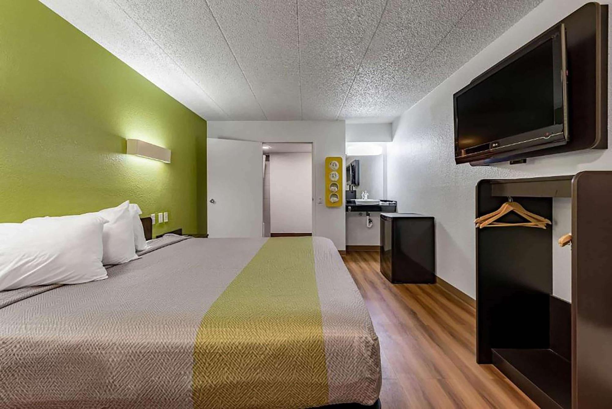 Days Inn By Wyndham Cincinnati I-71 Silverton Eksteriør billede
