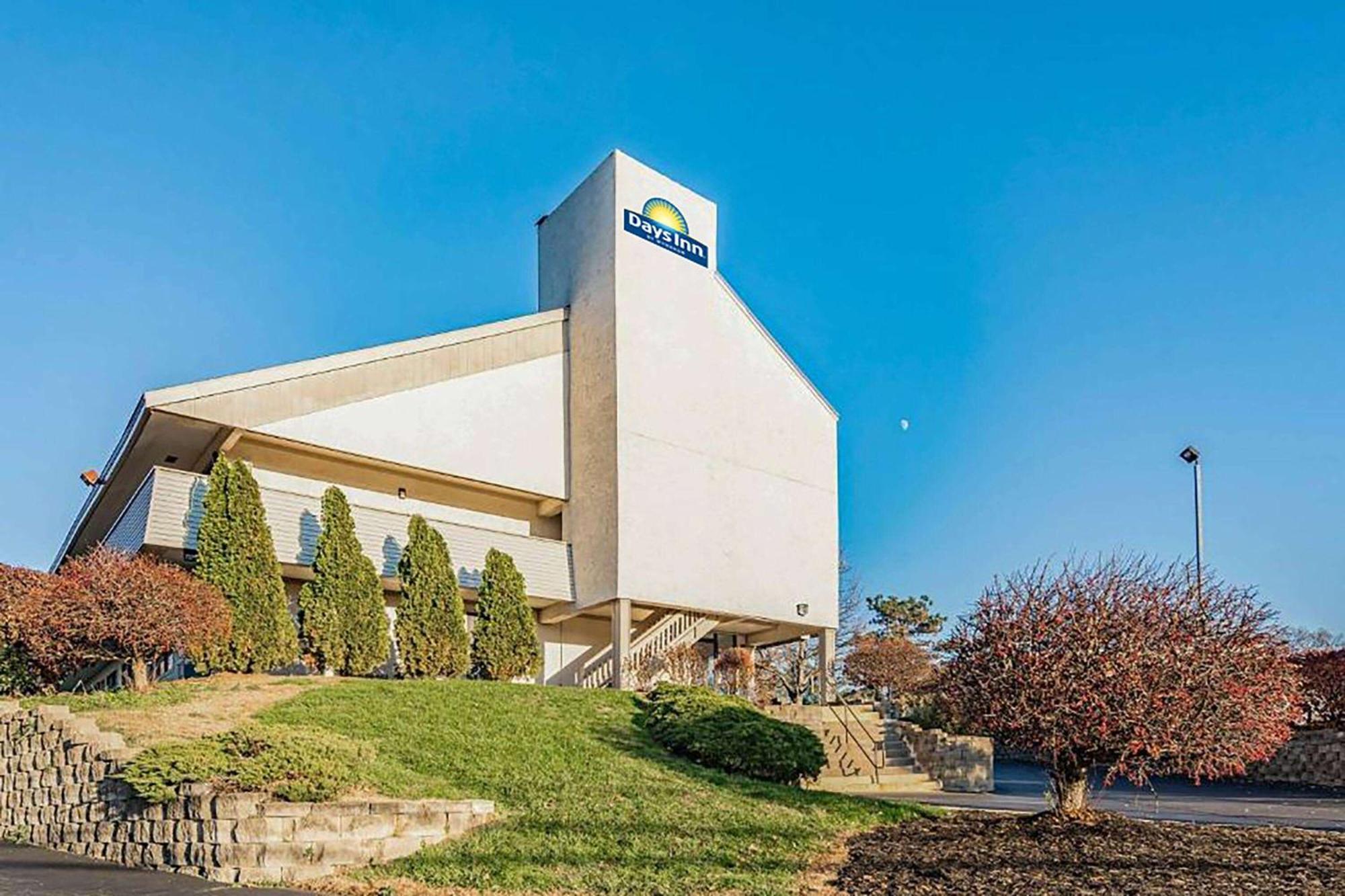 Days Inn By Wyndham Cincinnati I-71 Silverton Eksteriør billede