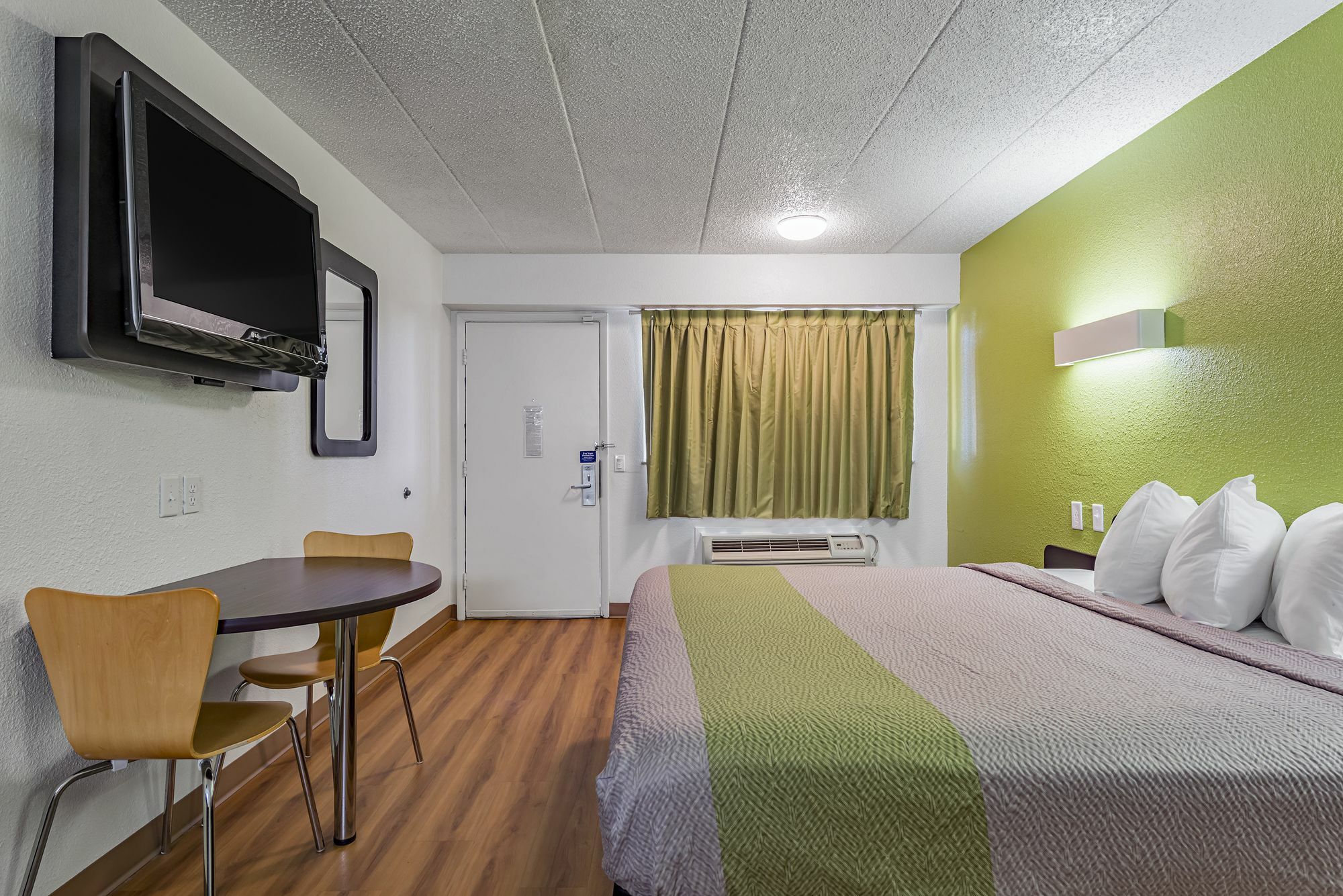 Days Inn By Wyndham Cincinnati I-71 Silverton Eksteriør billede